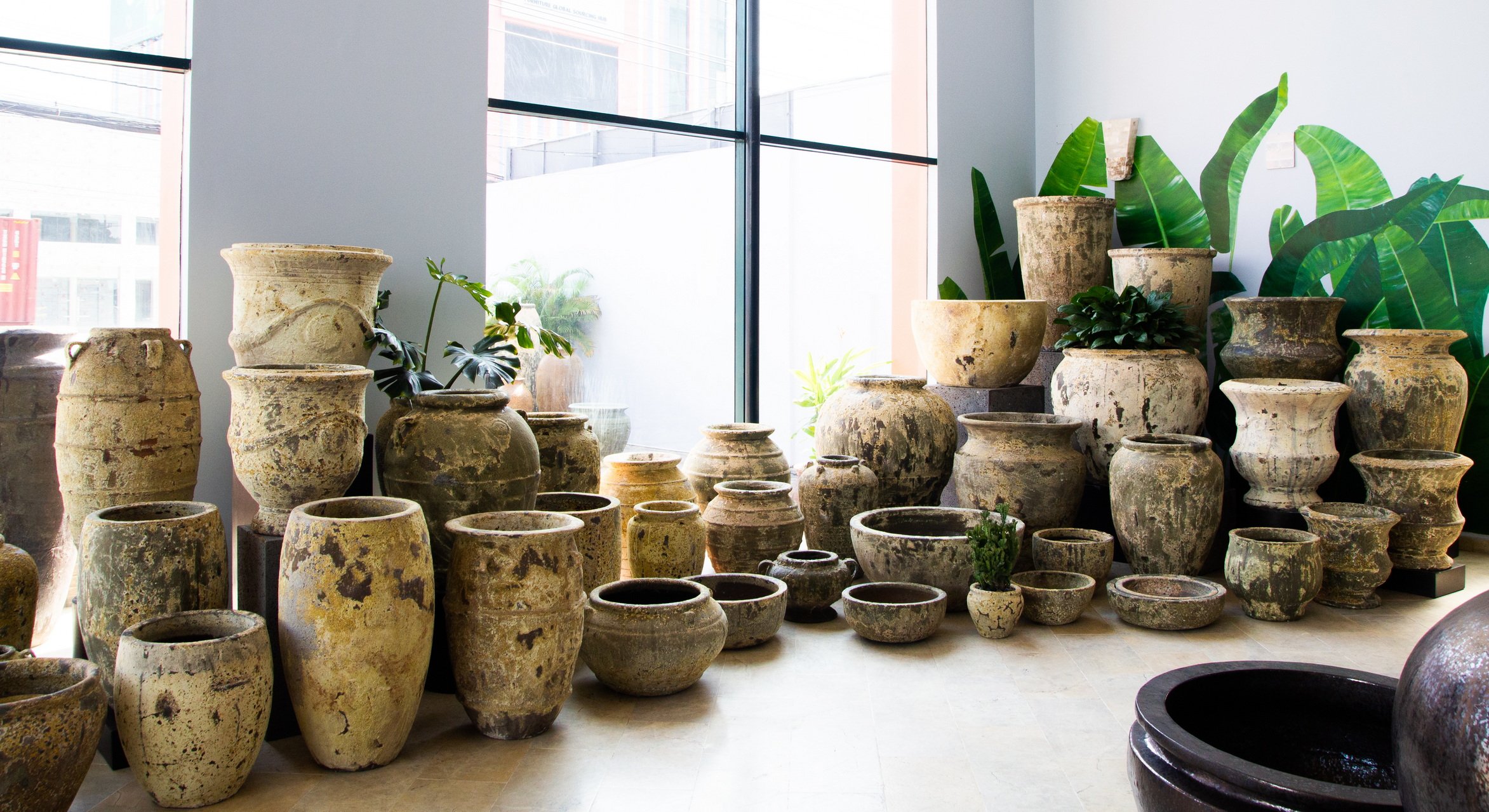  RANGE AT SHOWROOM IN VIETNAM AD RANGE